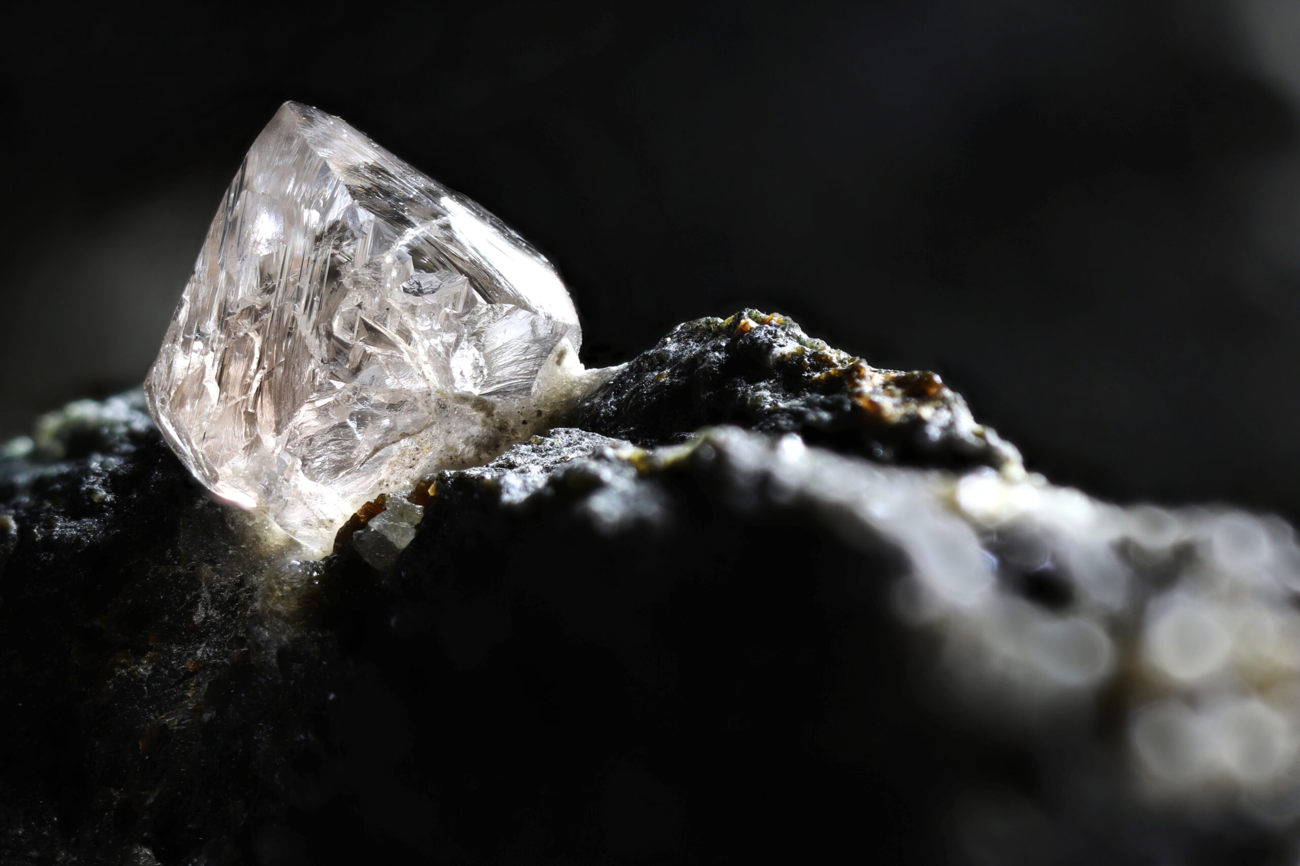 ダイヤモンドの起源と物質