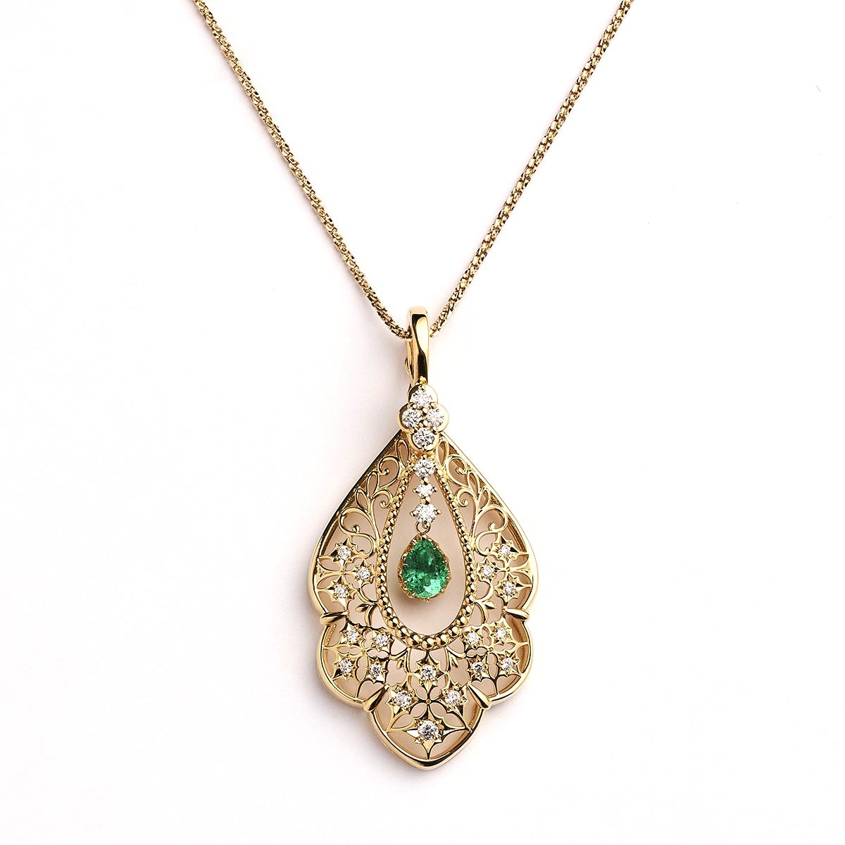 K18 Emerald/Diamond Pendant